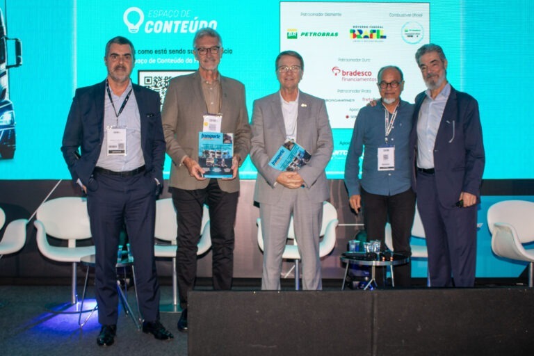 Presidente Eduardo Rebuzzi participa do painel sobre os principais cenários do transportes no evento Rota Digital, na Fenatran