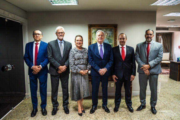 Presidente Eduardo Rebuzzi participa de encontro com o Ministro da Justiça para discutir segurança no transporte rodoviário de cargas