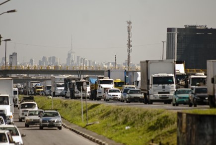 Transportes acumulam queda de 4,3% em 3 meses, diz IBGE