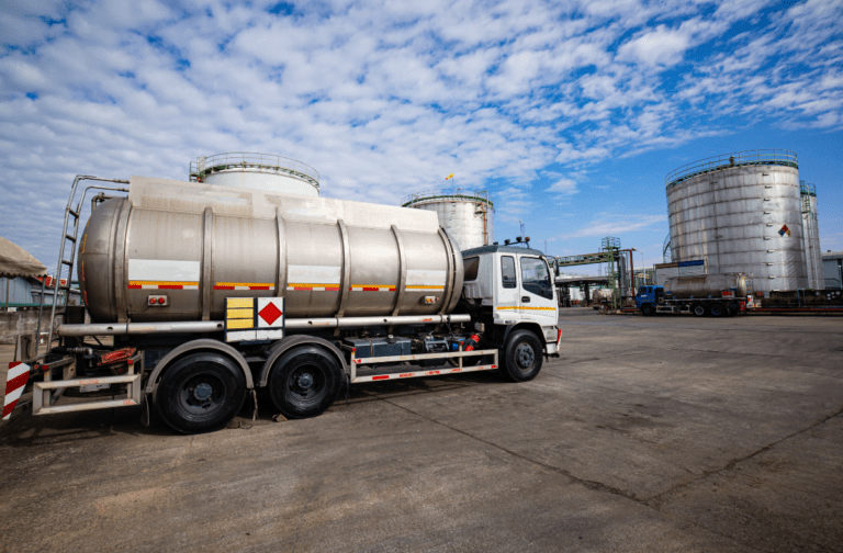 Transporte de produtos perigosos: a escolha certa pode evitar multas milionárias e processos judiciais