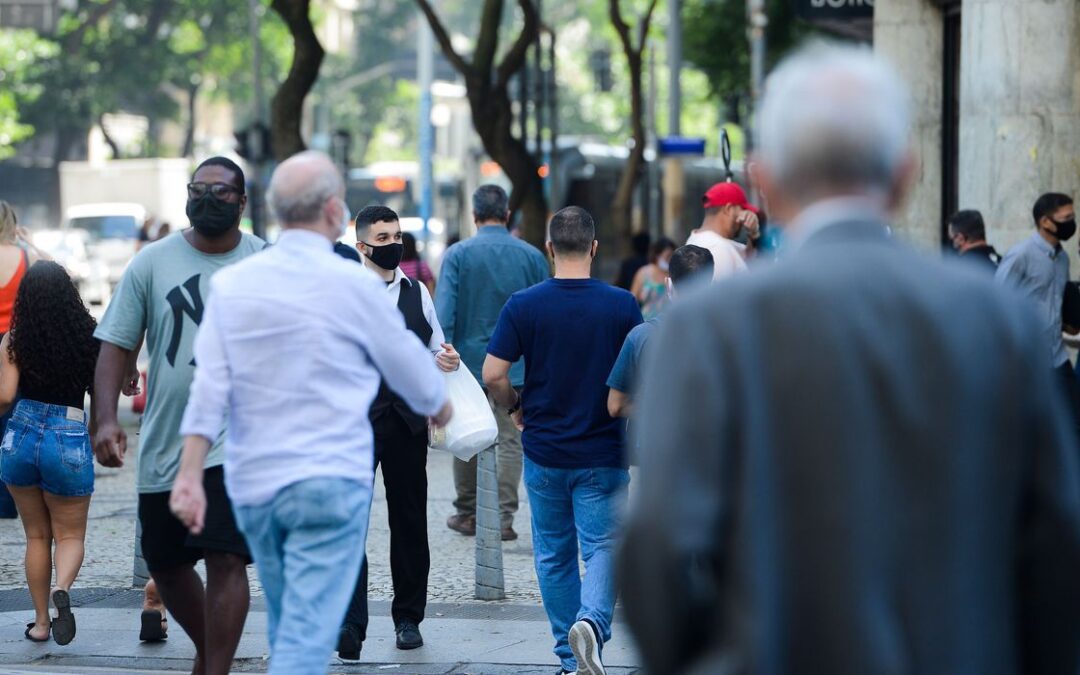 População ocupada aumentou 2,5% no segundo trimestre, diz IBGE