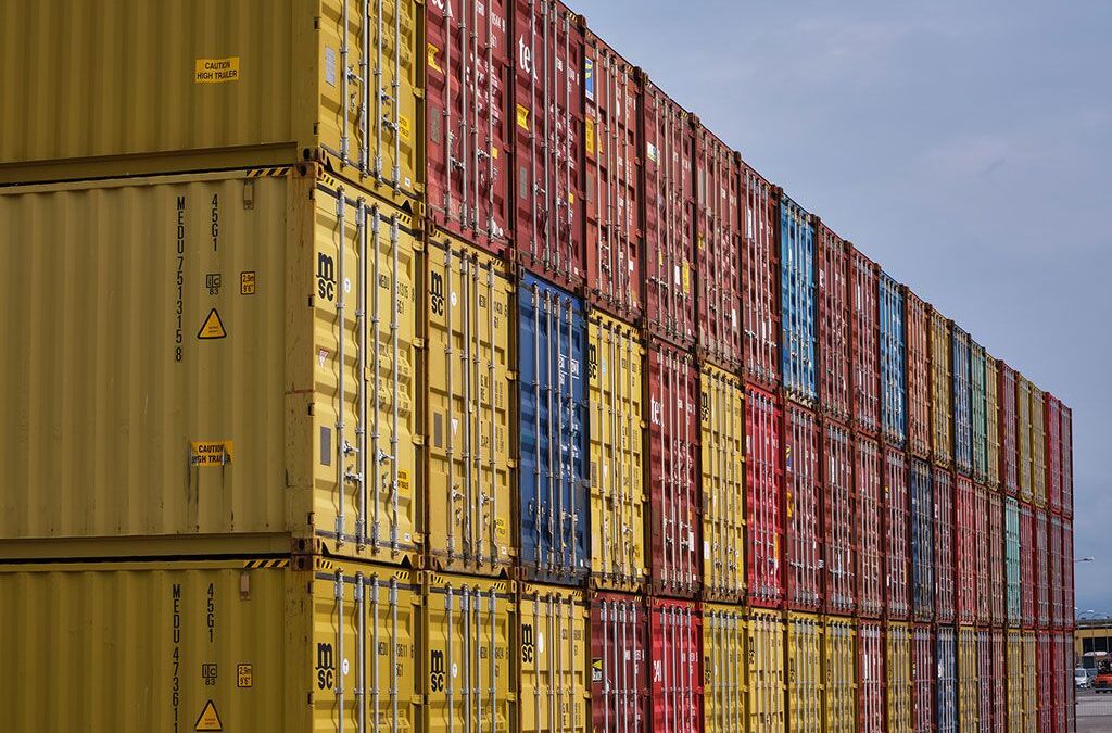 Falta de contêineres agrava logística global, diz OMC