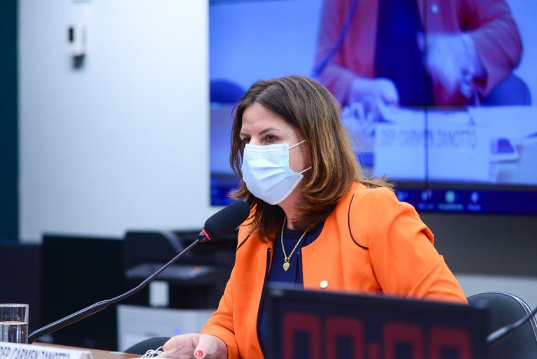 Comissão aprova projeto que suspende pagamento de tributos para quem não demitir durante pandemia