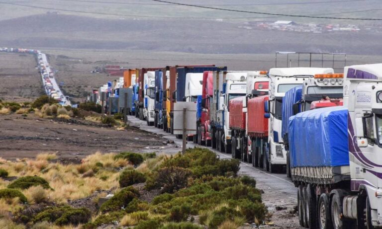 Fluxo de motoristas caminhoneiros no Chile deve se normalizar em 10 dias 