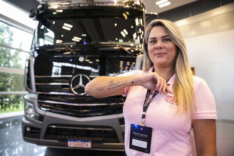 Mercedes-Benz cria sistema de contratação de mulheres caminhoneiras dentro do Movimento “A Voz Delas”