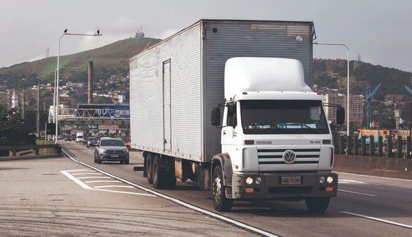 Como Personalizar Caminhões Dentro da Lei e Evitar Multas