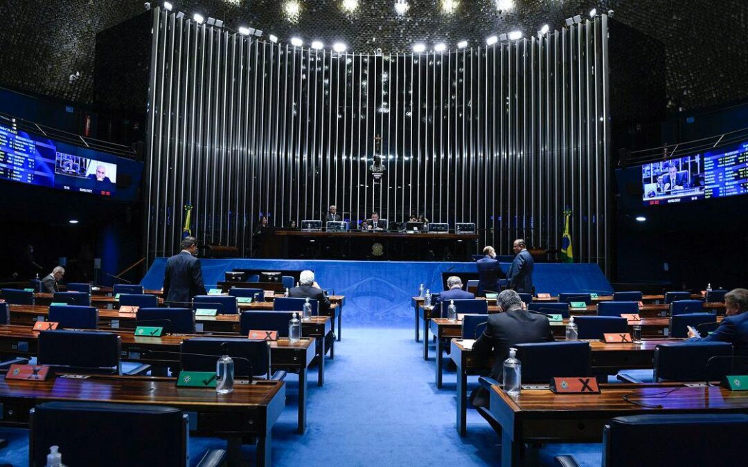 Senado aprova projeto que limita ICMS dos combustíveis