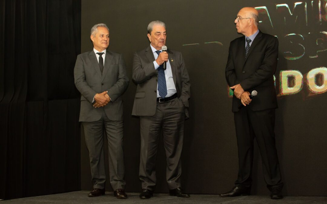 Presidente Francisco Pelucio participa da Festa do Transportador em Cuiabá