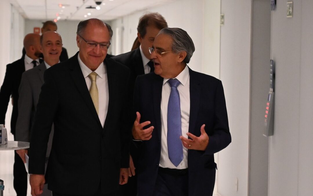 Presidente da CNI entrega a Alckmin plano para retomada da Indústria