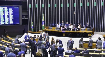 Deputados aprovam regime de urgência para projeto de desoneração da folha