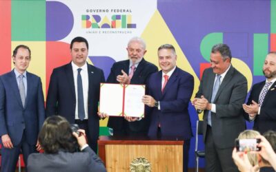 Concessionárias assinam contratos de concessão dos 2 primeiros lotes de rodovias do Paraná