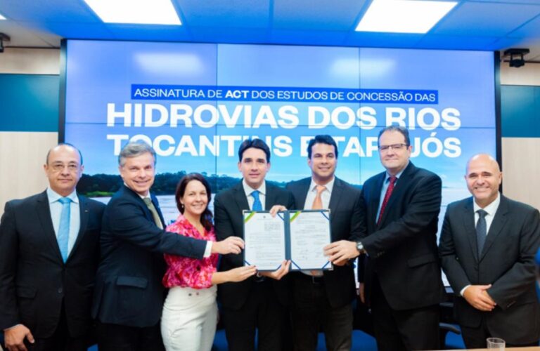 Vander Costa participa de assinatura de acordo que viabiliza projetos de concessão de hidrovias