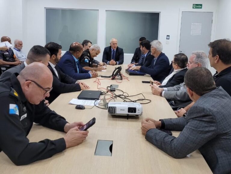 Presidente Eduardo Rebuzzi participa de encontro no CICC para discutir medidas contra o roubo de cargas no Rio de Janeiro